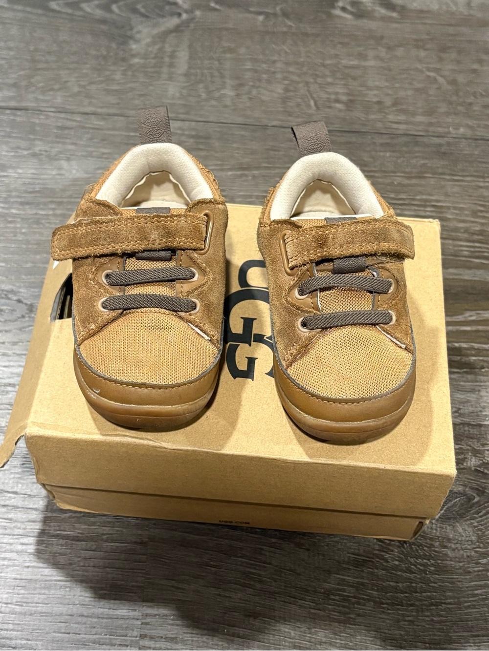 Toddler Uggs Sneakers Size 5